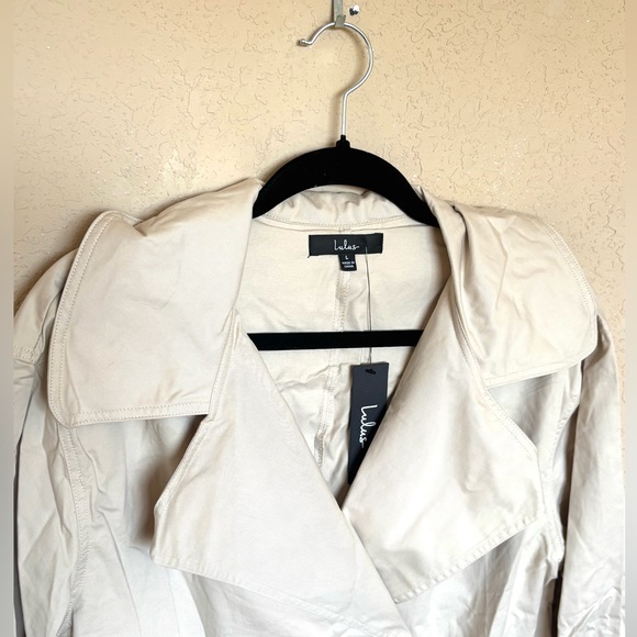 Lulu’s poised forecast beige cropped trench coat jacket size L - Picture 4 of 13